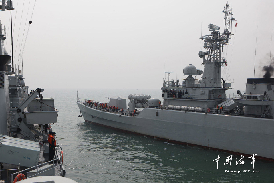 A warship formation of the East Sea Fleet under the Navy of the Chinese People's Liberation Army (PLA) conducts a high-intensity coordinated-drill on 10 training subjects under actual-combat conditions. (navy.81.cn /Luo Shangguan)