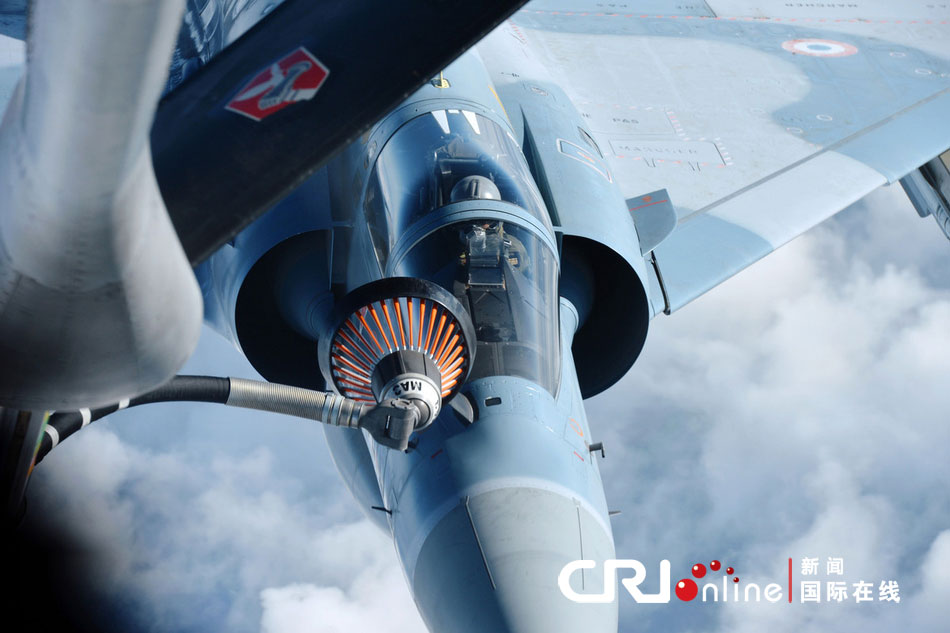 French Rafale fighter refueling in the air (Photo: cri.cn)