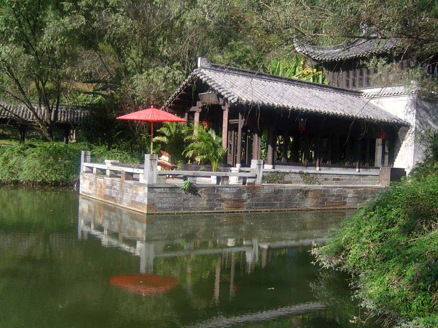 Photo shows the beautiful scenery in Jiangwan Village of Wuyuan County, east China's Jiangxi Province. Wuyuan County is known as China's most beautiful countryside. It is one of the birth places of Huizhou Culture. The main attraction in Wuyuan is the sea of rapeseed flowers, which extends as far as the eye can see. Besides natural beauty, the county is also known for its glorious history. It has at least 50 old villages that have remained almost unchanged over the last century. (China.org.cn/Zhou Shasha)