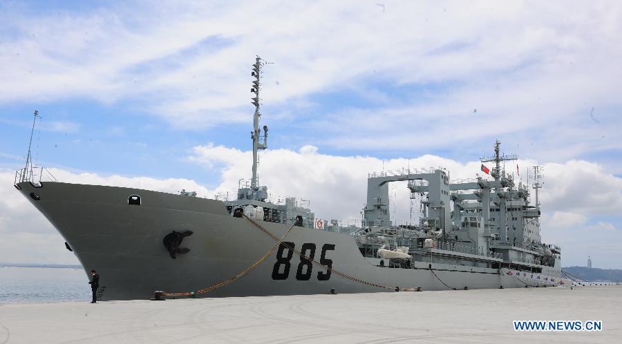 The frigate "Qinghaihu" of 13th Escort Taskforce of the Chinese navy anchors at a dock in Lisbon, Portugal, April 15, 2013. The 13th escort taskforce of the Chinese navy arrived in Lisbon on Monday, for a five-day goodwill visit to the country. (Xinhua/Zhang Liyun) 