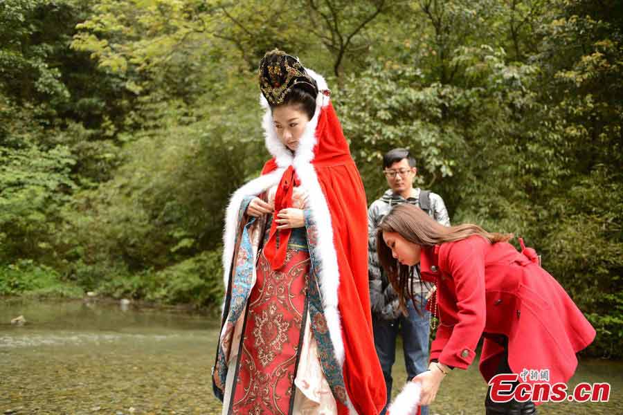 Wang Yuting in costume of Wang Zhaojun, one of the "Four Beauties" in ancient China poses for photos in Jinfo Shan (Golden Buddha Mountain) in Chongqing, April 16, 2013. She is the 78th lineal descendant of Wang Zhaojun. A series of photos featuring the four ancient beauties, Xi Shi (7th to 6th century BC, Spring and Autumn Period), Wang Zhaojun (1st century BC, Western Han Dynasty), Diaochan (3rd century, Late Eastern Han/Three Kingdoms period) and Yang Yuhuan (719–756, Tang Dynasty), are to be photographed in the scenic spot. (CNS/Cao Duoran)