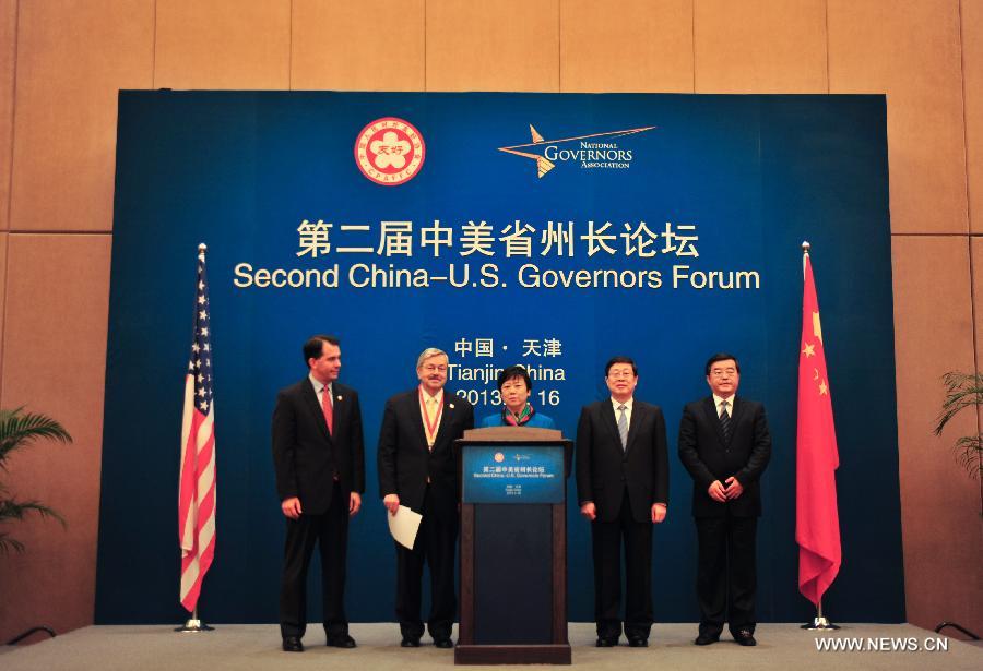 (From L to R) U.S. Wisconsin Governor Scott Walker, U.S. Iowa Governor Terry Branstad, President of the Chinese People's Association for Friendship with Foreign Countries Li Xiaolin, Mayor of north China's Tianjin Municipality Huang Xingguo and Governor of north China's Hebei Province Zhang Qingwei attend the press conference after the Second China-U.S. Governors Forum in Tianjin, north China, April 16, 2013. (Xinhua/Zhai Jianlan)  