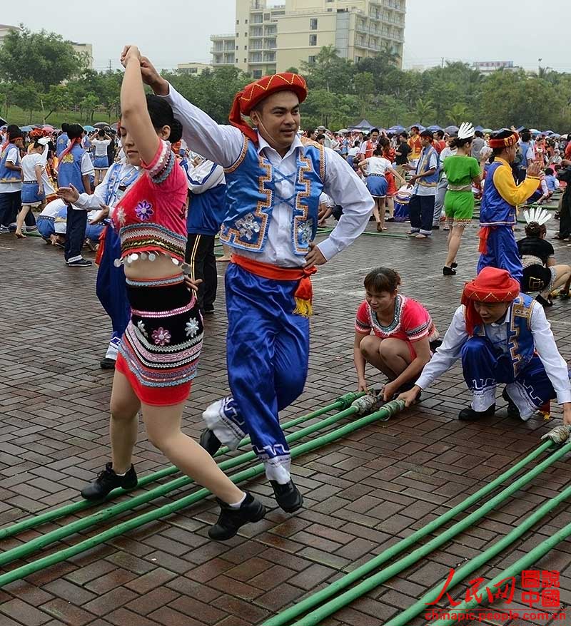 The Sanyuesan Festival of Li and Miao nationalities in Hainan (7)