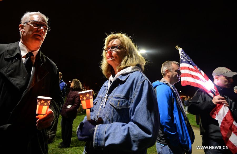 Citizens attend a vigil for the victims in Boston Marathon blasts in Boston, the United States, April 16, 2013. The death toll has risen to three, with 176 people injured. (Xinhua/Wang Lei) 