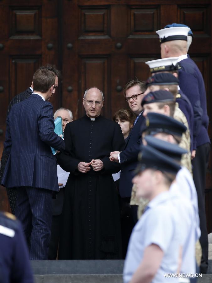 People to attend the funeral of former Prime Minister Margaret Thatcher rehearse outside St Paul's Cathedral in London, April 16, 2013. A ceremonial funeral service for Lady Thatcher will be held at St Paul's Cathedral in London on Wednesday. (Xinhua/Wang Lili) 