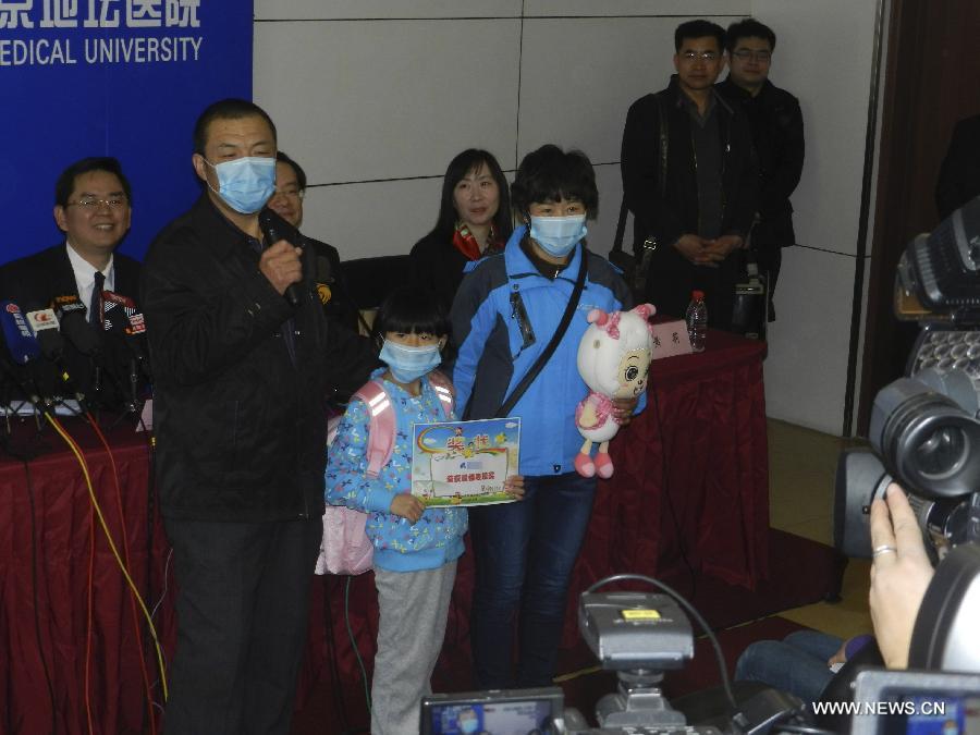 A seven-year-old girl tested positive for the H7N9 avian influenza virus and her parents attend a press briefing before leaving the Beijing Ditan Hospital in Beijing, capital of China, April 17, 2013. The girl surnamed Yao was discharged from the hospital on Wednesday. After six days of treatment in the hospital, the temperature of the girl has stabilized, and her breathing and blood tests have also improved. Yao, who was confirmed as the first H7N9 infection case in China's capital on April 13, has tested negative for the H7N9 virus over the past three days. The medical observation for her parents were also terminated Wednesday, as neither of them have shown any abnormal symptoms. (Xinhua/Wang Zhen)