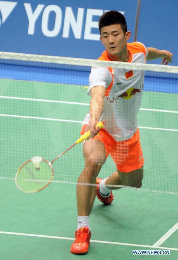 China's Chen Long hits a return against Angus Ng Ka Long of Hong Kong of China during the men's singles first round match at the Badminton Asia Championships in Taipei, southeast China's Taiwan, on April 17, 2013. Chen won 2-0. (Xinhua/Wu Ching-teng)