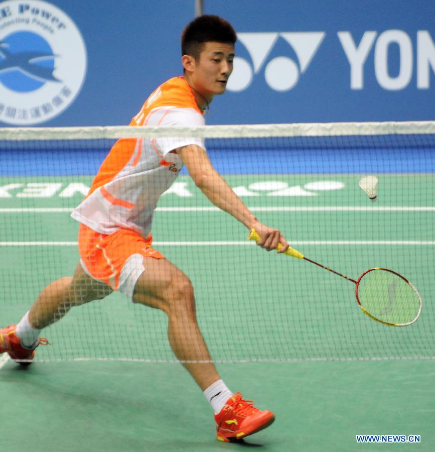 China's Chen Long hits a return against Angus Ng Ka Long of Hong Kong of China during the men's singles first round match at the Badminton Asia Championships in Taipei, southeast China's Taiwan, on April 17, 2013. Chen won 2-0. (Xinhua/Wu Ching-teng)