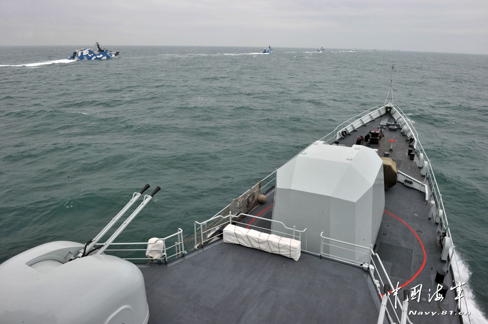 Warships of the South Sea Fleet of the Navy of the Chinese People's Liberation Army (PLA) conducted a live-ammunition fire drill in a certain sea area under the conditions of informationization in mid April. (navy.81.cn/Cao Haihua, Zhao Changhong)