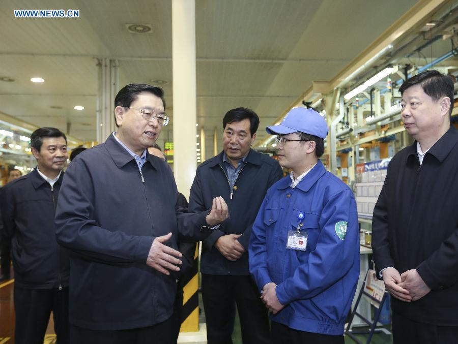 Zhang Dejiang (L front), chairman of the Standing Committee of the National People's Congress, visits a factory in the Weichai Power industrial park in Weifang, east China's Shandong Province, April 16, 2013. Zhang made an inspection tour in Shandong from April 15 to 17. (Xinhua/Ding Lin)