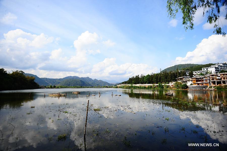 Photo taken on April 16, 2013 shows the scenery of a wetland park in the ancient townlet Heshun in Tengchong County, southwest China's Yunnan Province. The townlet, featuring time-honored temples and houses, is located three kilometers away from the county seat of Tengchong, where live 6,000 people. (Xinhua/Qin Lang)