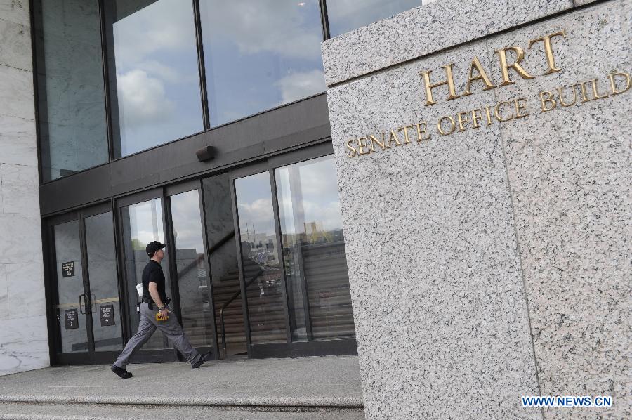 A bomb squad policeman enters the Hart Senate office building on Capitol Hill in Washington D.C., capital of the United States, April 17, 2013. U.S. Capitol Police on Wednesday evacuated the Hart and Russell Senate office buildings due to a suspicious envelop. (Xinhua/Zhang Jun) 