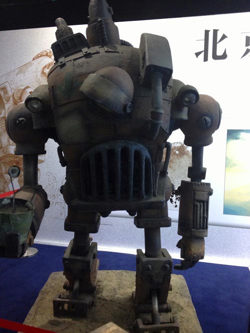 A robot prototype is exhibited at "The Best in Wo-Film Carnival," which is open to the public from April 16-23 during the 3rd Beijing International Film Festival. The carnival is a large-scale public cultural activity integrating film cultural entertainment and interactive experiences, as well as tourism and leisure. (China.org.cn)