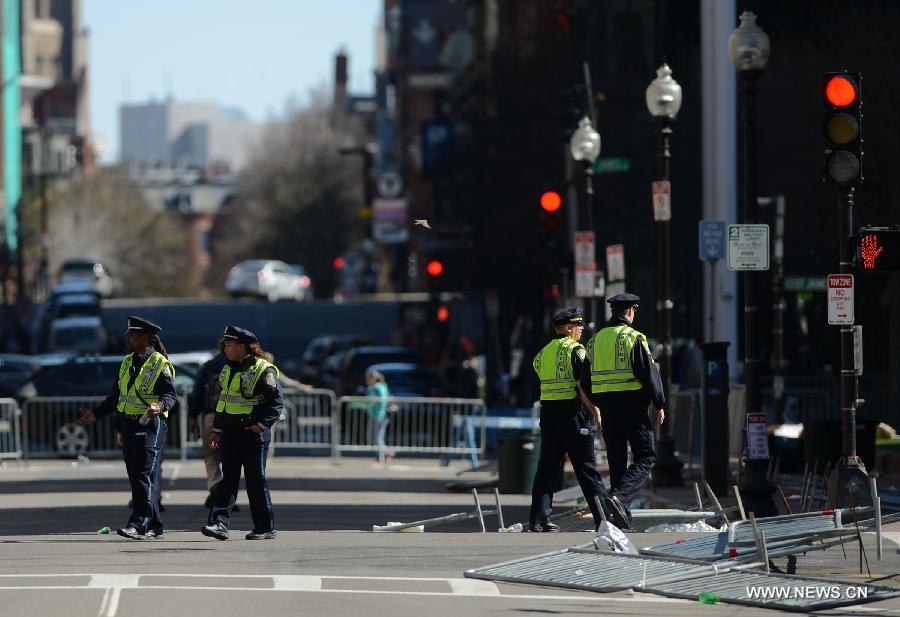 Policemen work at the blast site in Boston, the United States, April 17, 2013. U.S. investigators believed that they have identified a suspect for Monday's Boston Marathon bombings, which killed three people and injured over 170 others, U.S. media reported on Wednesday. (Xinhua/Wang Lei) 