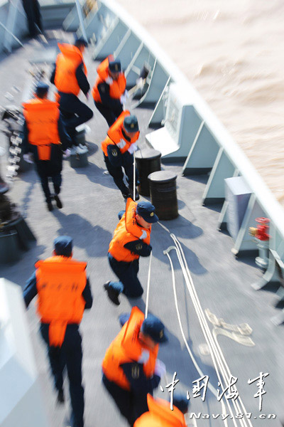 The "Bengbu" warship, China's first independently-developed new-generation guided missile frigate, conducted its first training in certain sea area of the East China Sea from April 8 to 12, after the "Bengbu" warship was officially commissioned to the Navy of the Chinese People's Liberation Army (PLA).(navy.81.cn/Wan Fusheng, Qu Shichen, Wu Gudong) 