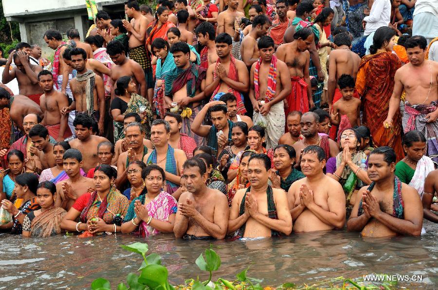 Bangladeshi Hindu devotees take a holy bath and pray in the Brahmputra river during Astami Snan religious festival at Langalbandh, southeast of Dhaka, Bangladesh, on April 18, 2013. Thousands of Hindu devotees Thursday celebrated one of the largest religious festivals of the Hindu community Astami Snan across the country. (Xinhua/Shariful Islam) 