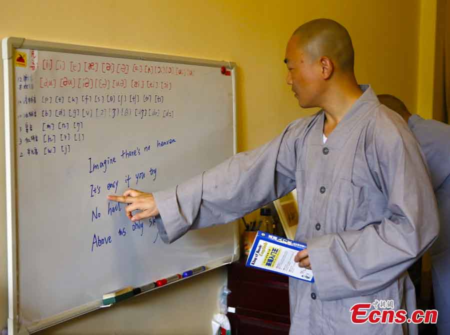 A lecturer teaches English at the Buddhist Academy of Emei Mountain in Emei Mountain, Southwest China's Sichuan Province. Established in 1927, the school, covering an area of more than 10,000 square meters presently, has courses mainly on Buddhism studying. (CNS/Liu Zhongjun)