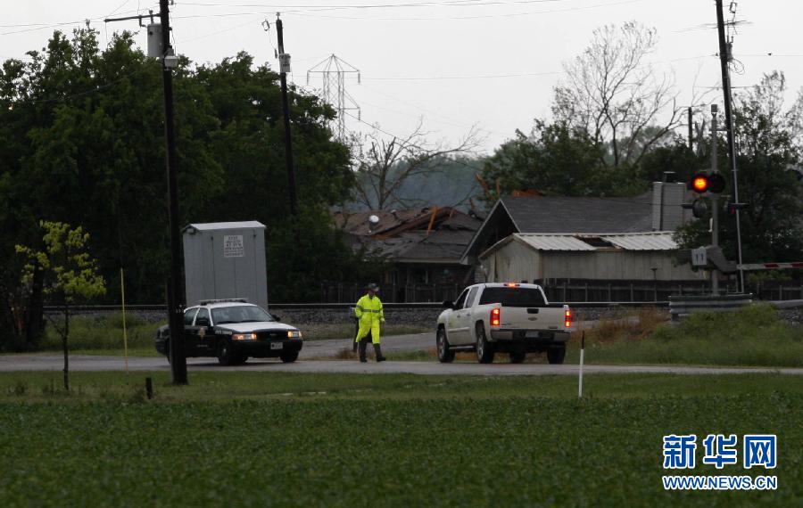 A huge explosion occurred at a fertilizer plant Wednesday night in the U.S. state of Texas, likely causing heavy casualties, U.S. media reported. (Xinhua)