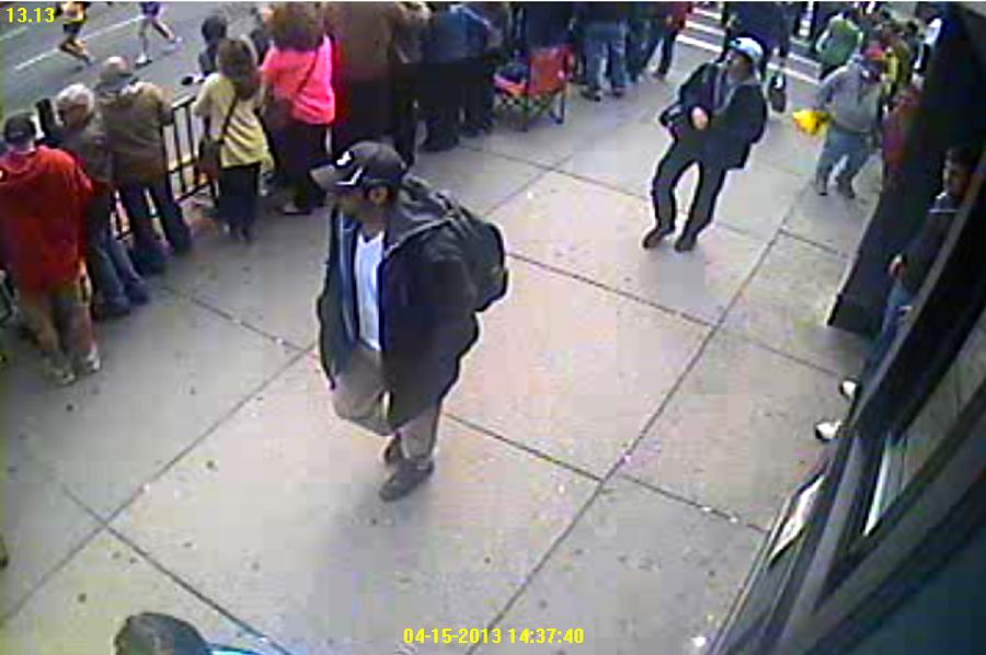 Photo released by the U.S. Federal Bureau of Investigation (FBI) in Boston on April 18, 2013 shows two Boston bombing suspects. The FBI special agent Richard DesLauriers on Thursday released the photos and video of two suspects of Monday's deadly bombings in Boston, asking for the public's help to identify them. (Xinhua/FBI) 