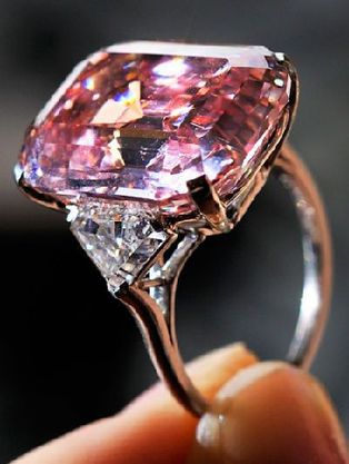 Graff Pink diamond, 24.78-carat
