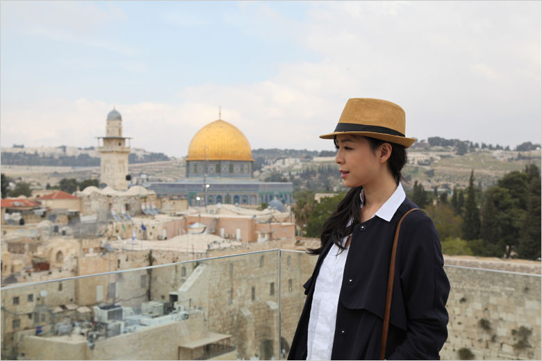Actress Zhang Jingchu poses for photos during a break from filming the movie "The Old Cinderella" on the roof of Aish Hatorah near the Western Wall in the Old City of Jerusalem on Thursday, April 18, 2013. [Photo: CRIENGLISH.com / Zhang Jin]  