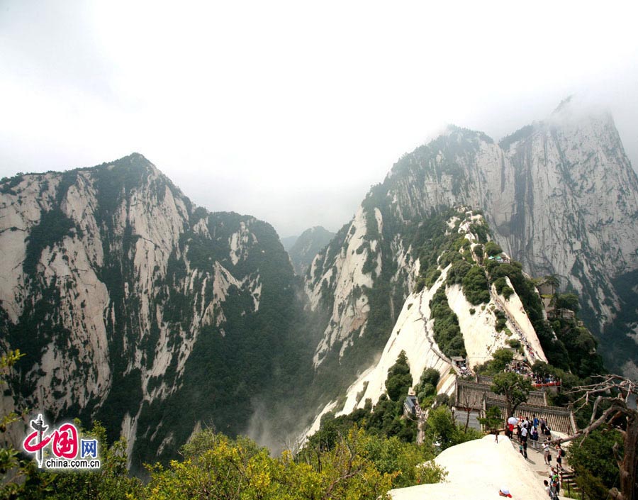 Located in Huayin City, about 120 kilometres east of the city of Xi'an, Mount Hua, one of China's Five Great Mountains, is holy ground for Taoism. It features over 20 Taoist temples, of which the Jade Spring and Zhenyue Palaces are the most famous. It has five peaks, east, west, south, north and central, of which the highest is the South Peak at 2154.9m. Aside from these elements, it is also one of the nine best places to see the sun rise in China. Chaoyang Peak is the best place to watch the sunrise. (China.org.cn)