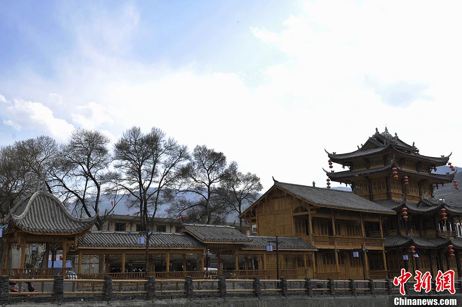 Photo taken on April 18 shows the buildings in Songpan County in Aba Tibetan and Qiang Autonomous Prefecture, Southwest China's Sichuan Province. Songpan, firstly built during Tang Dynasty and then rebuilt during Ming Dynasty, was an important military post in ancient China. (CNS/An Yuan)