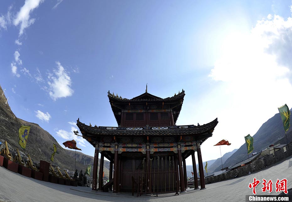 Photo taken on April 18 shows a pavilion in Songpan County in Aba Tibetan and Qiang Autonomous Prefecture, Southwest China's Sichuan Province. Songpan, firstly built during Tang Dynasty and then rebuilt during Ming Dynasty, was an important military post in ancient China. (CNS/An Yuan)