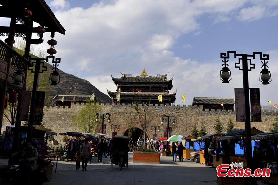 Photo taken on April 18 shows the scenery of Songpan County in Aba Tibetan and Qiang Autonomous Prefecture, Southwest China's Sichuan Province. Songpan, firstly built during Tang Dynasty and then rebuilt during Ming Dynasty, was an important military post in ancient China. (CNS/An Yuan)
