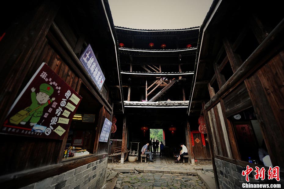 Photo shows the interior of a "tulou," or earthen building, in Longyan, Fujian Province. (CNS/Wang Dongming)