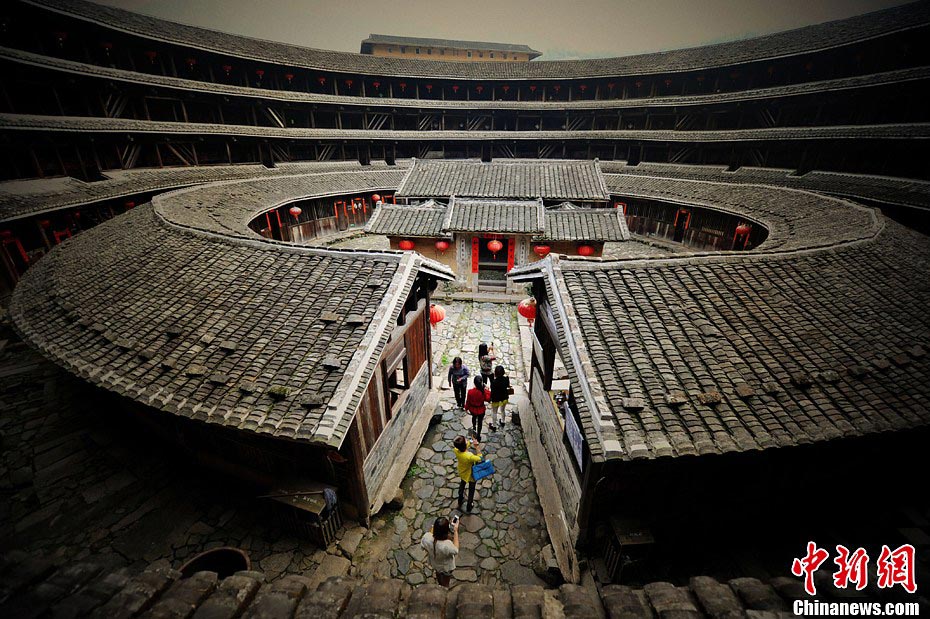 Photo shows the interior of a "tulou," or earthen building, in Longyan, Fujian Province. (CNS/Wang Dongming)
