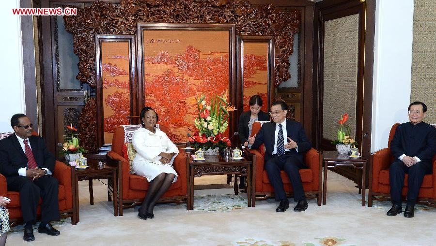 Chinese Premier Li Keqiang (2nd R) meets with Naomi Seboni (2nd L), president of the International Planned Parenthood Federation (IPPF), and Tewodros Melesse (1st L), director-general of IPPF, in Beijing, capital of China, April 18, 2013. (Xinhua/Liu Jiansheng)