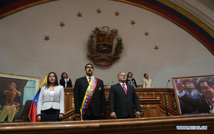 Image provided by the Venezuelan Presidency shows Venezuelan President Nicolas Maduro (C) attending his swearing-in ceremony joined by Venezuela's National Assembly President Diosdado Cabello (R) and late President Hugo Chavez's daughter Maria Gabriela Chavez (L) at the headquarters of the Federal Legislative Palace in the city of Caracas, capital of Venezuela, on April 19, 2013. (Xinhua/Venezuelan Presidency)