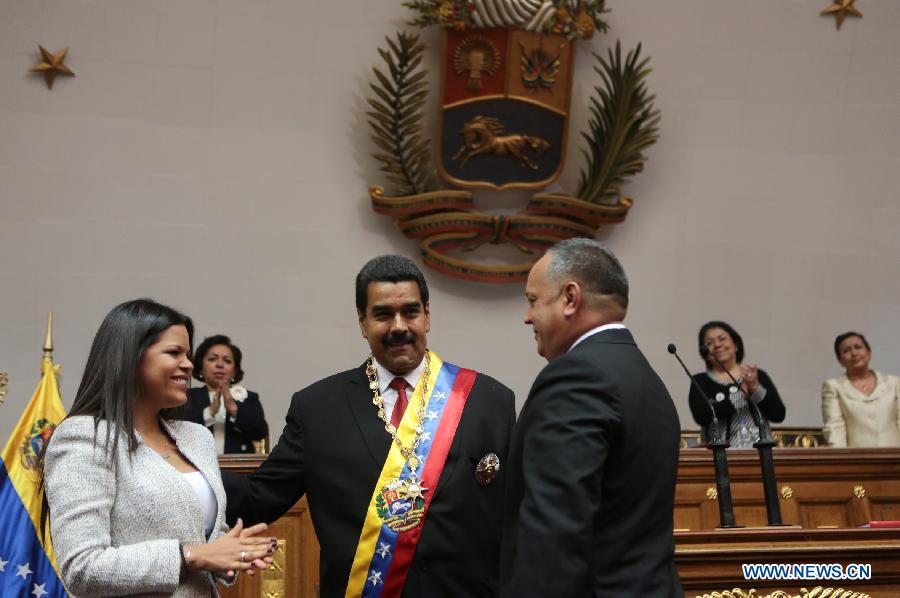 Image provided by the Venezuelan Presidency shows Venezuelan President Nicolas Maduro (C) attending his swearing-in ceremony joined by Venezuela's National Assembly President Diosdado Cabello (R) and late President Hugo Chavez's daughter Maria Gabriela Chavez (L) at the headquarters of the Federal Legislative Palace in the city of Caracas, capital of Venezuela, on April 19, 2013. (Xinhua/Venezuelan Presidency) 