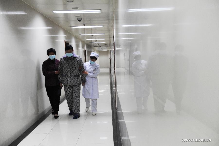 Patient surnamed Li, who is the first H7N9 avian influenza infected people in east China's Anhui Province, walks on a corridor before being discharged in the People's Hospital in Bozhou, Anhui Province, April 19, 2013. Li made a full recovery after treatment and was discharged from the hospital on April 19. (Xinhua/Zhang Yanlin)