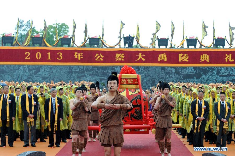 Worshippers present offerings during a memorial ceremony in honor of Da Yu, a legendary Chinese hero who tamed the Yellow River and made it beneficial to farming in the prehistorical era, held in Shaoxing City, east China's Zhejiang Province, April 20, 2013. (Xinhua/Yuan Yun)