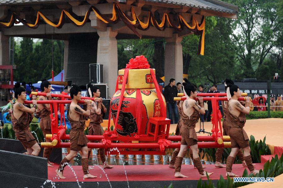 Worshippers present offerings during a memorial ceremony in honor of Da Yu, a legendary Chinese hero who tamed the Yellow River and made it beneficial to farming in the prehistorical era, held in Shaoxing City, east China's Zhejiang Province, April 20, 2013. (Xinhua/Ju Huanzong)