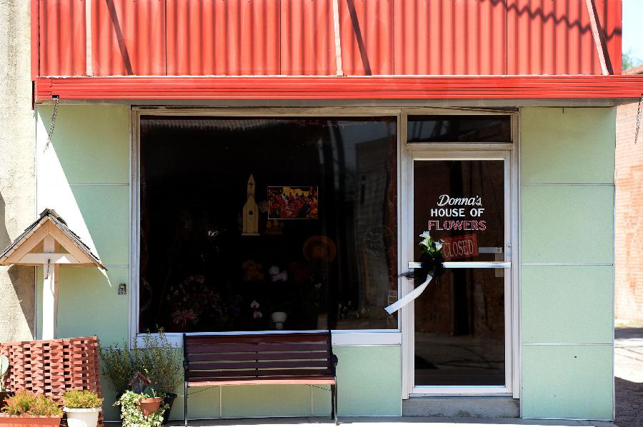 A flower shop is closed due to the blast of the fertilizer plant in West, Texas, the United States, April 20, 2013. The Authorities of the city of West, the U.S. state of Texas, on Saturday declared to impose curfew while allowing some of the evacuated residents to return home in the afternoon, more than two days after a powerful explosion at a local fertilizer plant that almost razed the town. (Xinhua/Wang Lei) 