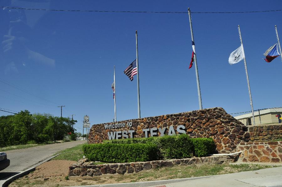 Flags are lowered to half mast in West, Texas, the United States, April 20, 2013. The Authorities of the city of West, the U.S. state of Texas, on Saturday declared to impose curfew while allowing some of the evacuated residents to return home in the afternoon, more than two days after a powerful explosion at a local fertilizer plant that almost razed the town. (Xinhua/Zhang Yongxing) 