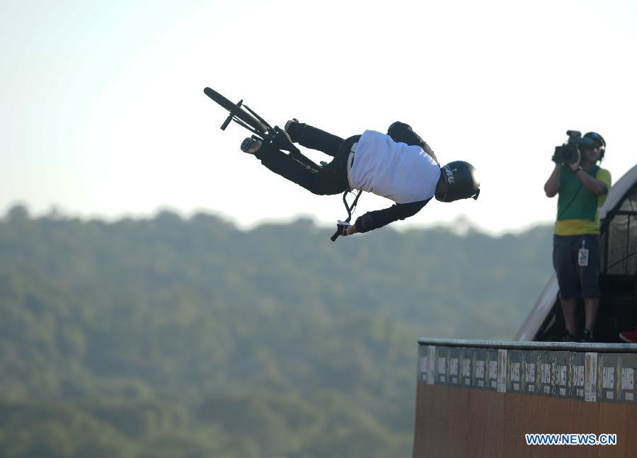 Mykel Larrin of the United States competes in the BMX Vert finals in Foz do Iguacu, Brazil, April, 20, 2013. Jamie Bestwick of the United States won in the BMX Vert finals during the X Games. (Xinhua/Weng Xinyang)