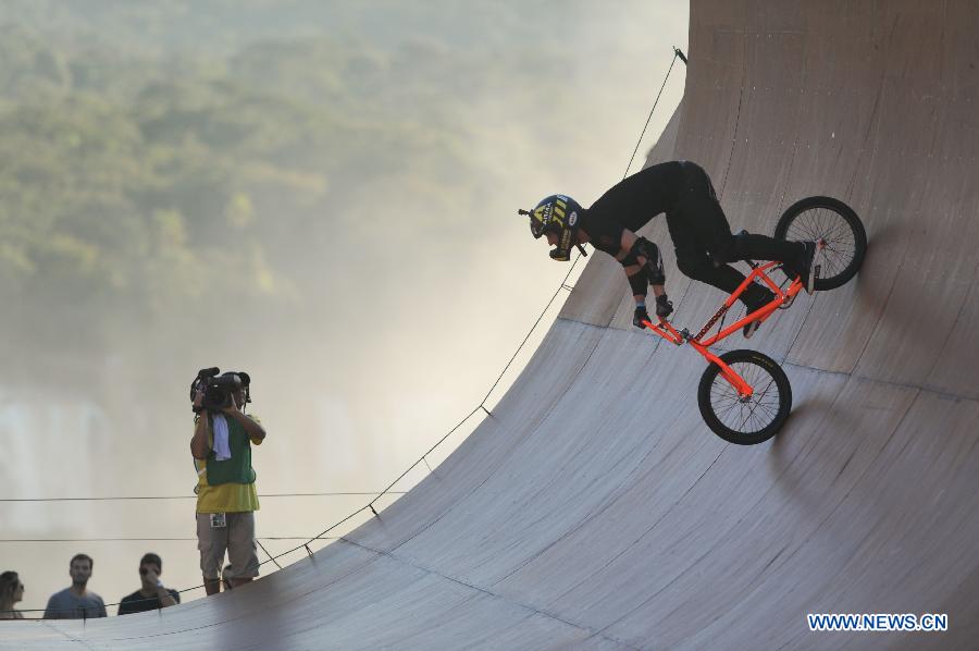 Steve McCann of Australia competes in the BMX Vert finals in Foz do Iguacu, Brazil, April, 20, 2013. Jamie Bestwick of the United States won in the BMX Vert finals during the X Games. (Xinhua/Weng Xinyang)