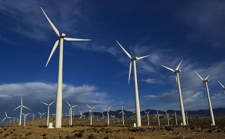 Photo taken on March 15, 2013 shows the wind turbines at Palm Springs in California State, the United States. The American Wind Energy Association (AWEA) released its annual report on April 11, saying that the U.S. has become the world's largest wind energy market. (Xinhua/Yang Lei) 