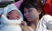 Baby born right after earthquake in SW China 