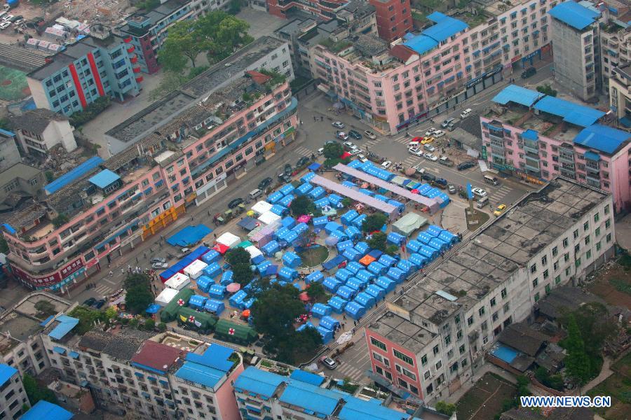 Aerial photo taken on April 21, 2013 shows an evacuation site in a quake-hit area of Ya'an City, in southwest China's Sichuan Province. (Xinhua/Li Gang)