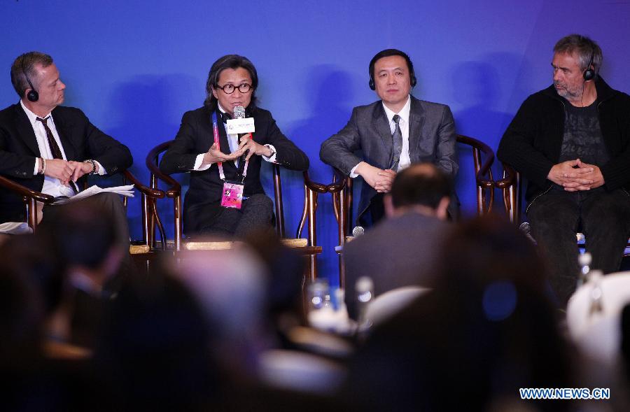 Film director Peter Chan (2nd L) talks at the Sino-Foreign Film Co-production Forum in Beijing, capital of China, April 21, 2013. (Xinhua/Yang Le) 