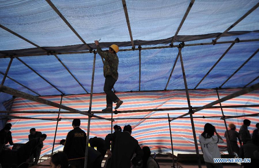 Local residents set up a tent in the quake-hit Baoxing County, southwest China's Sichuan Province, April 21, 2013. By far, a total of 28,000 people in the county have been evacuated to safety places. A 7.0-magnitude earthquake hit Sichuan at 8:02 a.m. Saturday Beijing time. (Xinhua/Xue Yubin) 