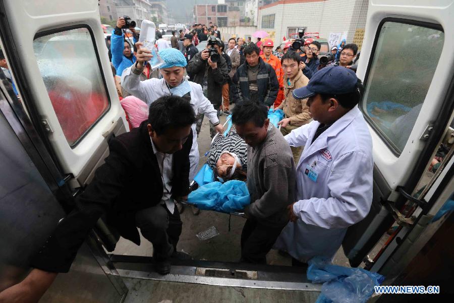 Rescuers transfer an injured villager named Xu Min in quake-hit Lushan County, southwest China's Sichuan Province, April 22, 2013. Xu Min was injured by aftershock in the wee hours of Monday. A 7.0-magnitude quake jolted Lushan County of Ya'an City on Saturday morning. (Xinhua/Wang Jianmin)