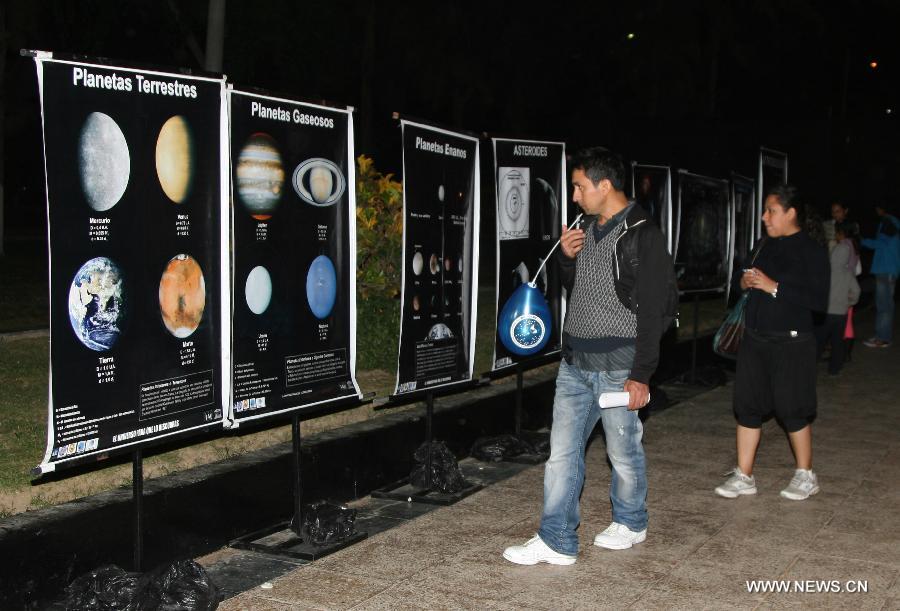 Residents visit an exhibition at the Campo Marte Park in Lima, Peru, April 20, 2013. The Jesus Maria governor organized the exhibition "Party of Astronomy" to celebrate the coming Astronomy Day. (Xinhua/Luis Camacho)