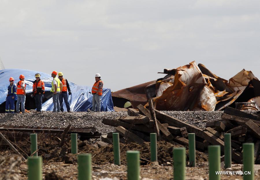 Rescuers investigate the blast site in West, Texas, the United States, on April 21, 2013. The seat, or center of an explosion that blew off a fertilizer plant and almost razed the U.S. town of West had been located, a U.S. Official said Sunday. Assistant Texas fire marshal Kelly Kistner told a press conference here that the locationing of the center of the explosion is important to the investigation of the blast. But he said the cause of the fire and blast remained unknown. The explosion left a large crater in the middle of the plant, said Kistner, but declined to elaborate on the dimension of the crater or give other details. (Xinhua/Michael Ainsworth)
