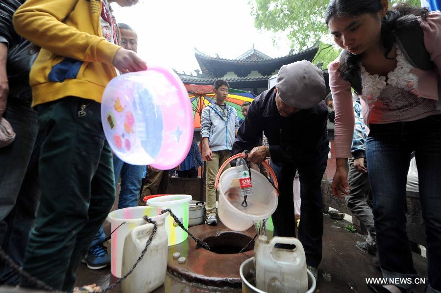 Victims get water from a well in Lushan County, southwest China's Sichuan Province, April 22, 2013. Quake-affected people help each other after a 7.0-magnitude earthquake jolted Lushan County of Ya'an in the morning on April 20. (Xinhua/Jiang Hongjing)